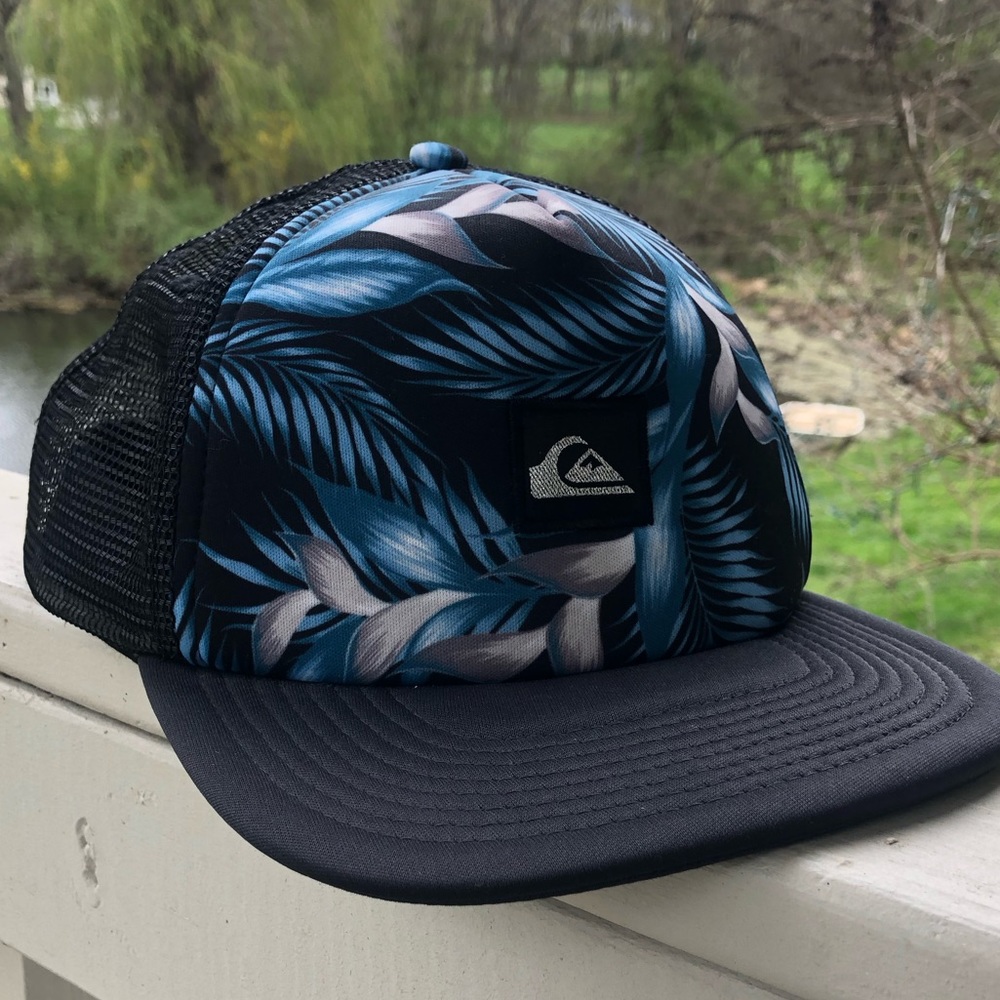Quicksilver Tropical leaf pattern hat